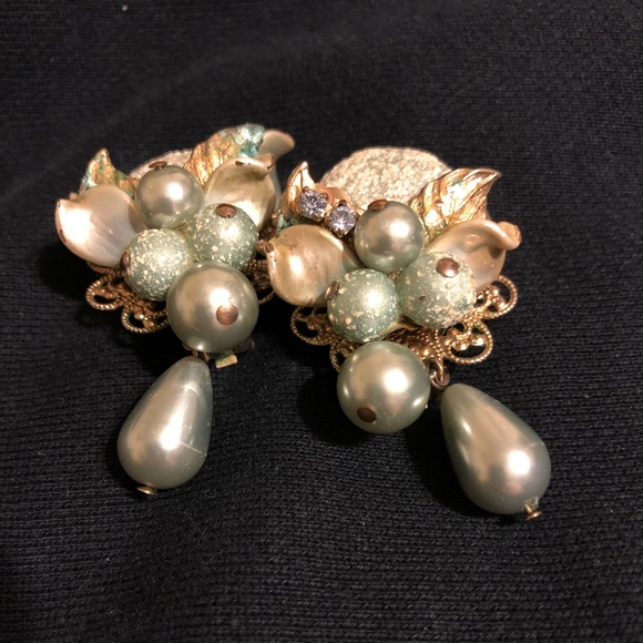 Vintage 1950s Pot-Pourri Clip on Earrings - Picture 5 of 5